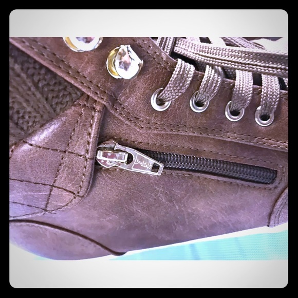 Womenās Arizona size 10 Booties - Picture 2 of 7